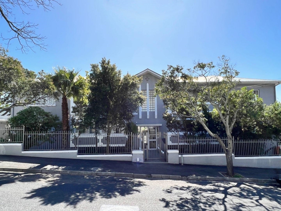 2 Bedroom Property for Sale in Vredehoek Western Cape